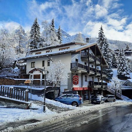 Hotel Meuble Meridiana Valtournenche Exteriör bild