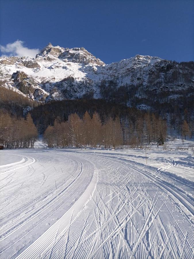 Hotel Meuble Meridiana Valtournenche Exteriör bild
