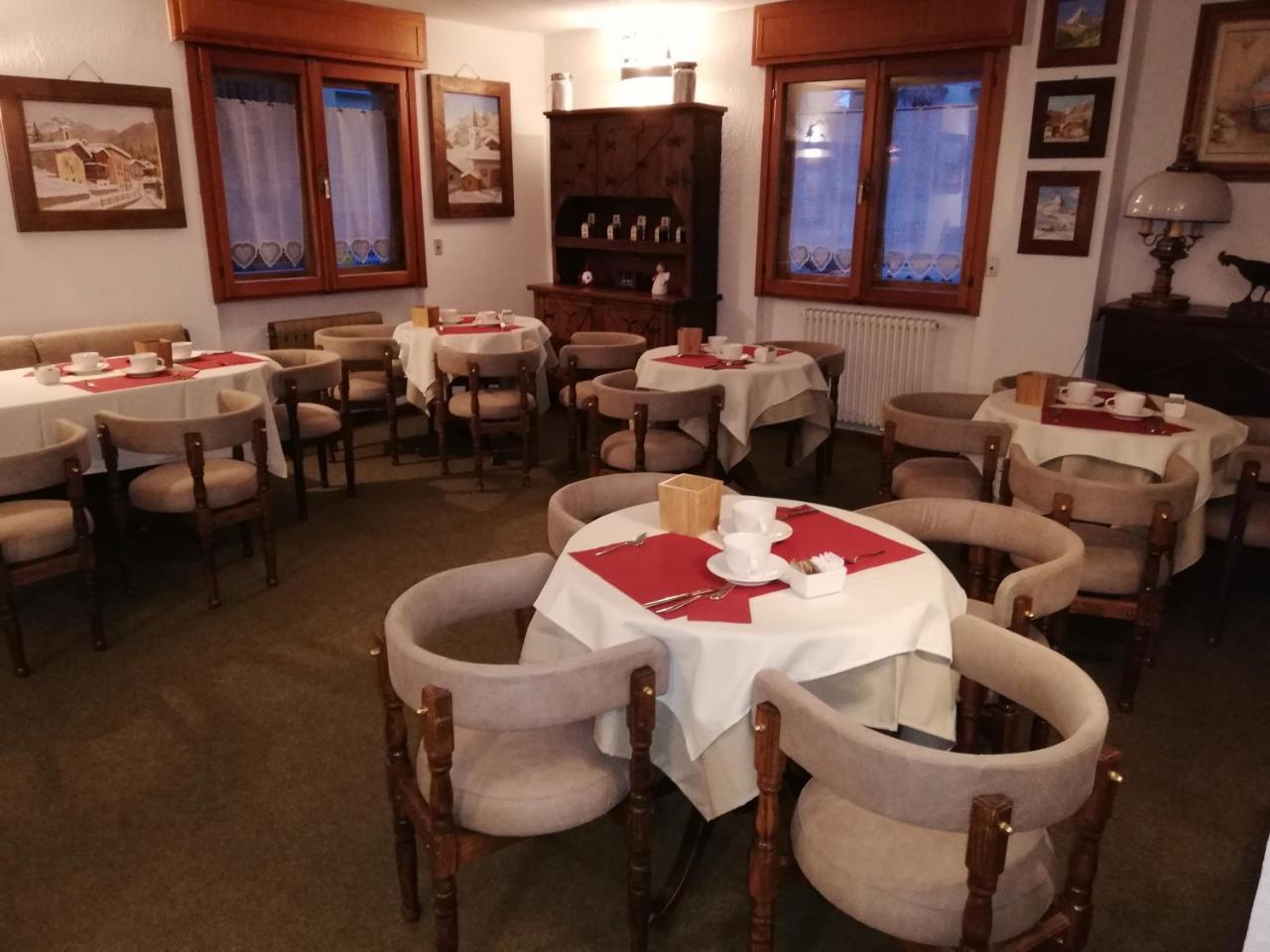 Hotel Meuble Meridiana Valtournenche Exteriör bild