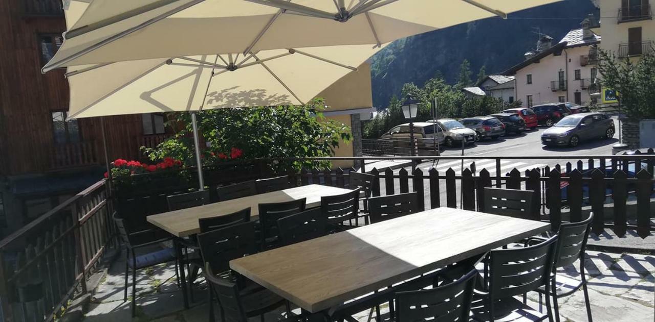 Hotel Meuble Meridiana Valtournenche Exteriör bild