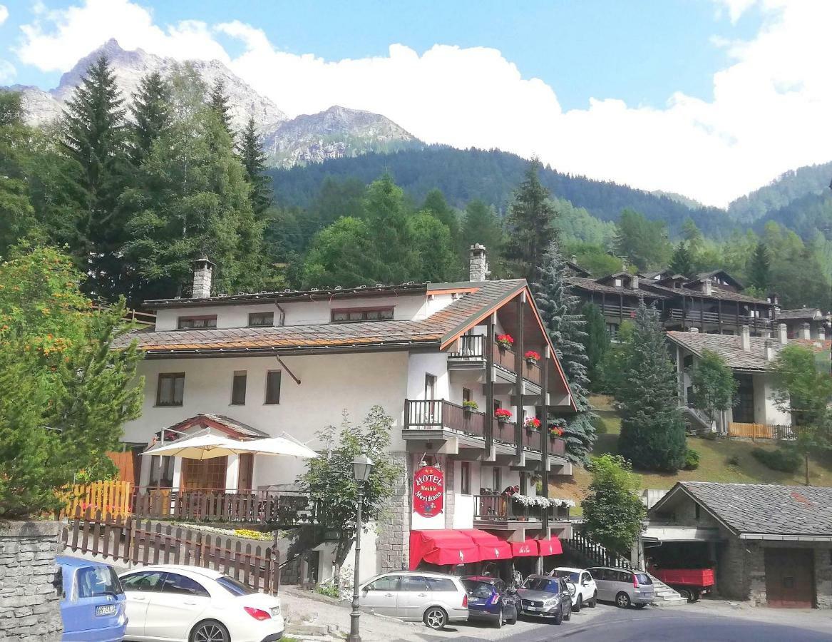 Hotel Meuble Meridiana Valtournenche Exteriör bild